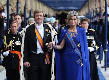 Los nuevos reyes de Holanda durante su ceremonia de coronación.