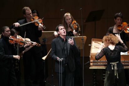 El contratenor Philippe Jaroussky, junto a la directora, Jeannette Sorell, durante el concierto.