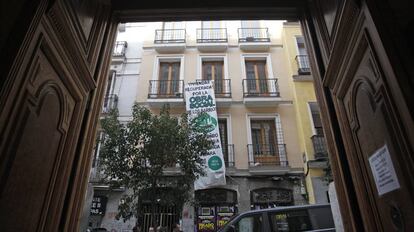 Okupación de un edificio de cinco plantas en Madrid. 