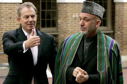 Blair y Karzai, esta mañana en Londres.