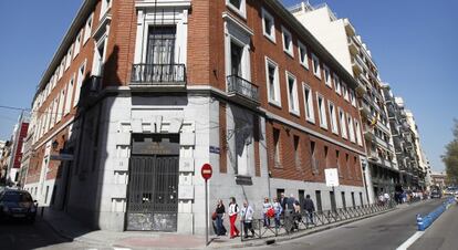 Edificio actual en el número 30 del paseo del Prado.