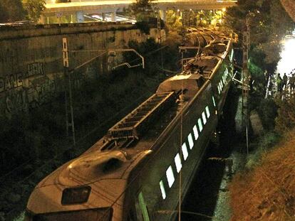 El tren Alaris parado cerca del lugar del accidente.