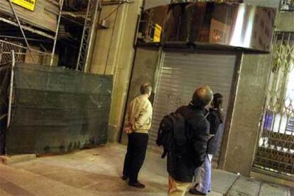 Puerta de acceso a la discoteca Alcalá 20, ayer a las doce de la noche.