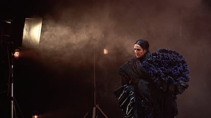 La bailaora Eva Yerbabuena, en un momento de su nuevo espectáculo, 'Yerbagüena (oscuro brillante)'