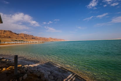 Vista del mar Muerto desde una playa de Ein Bokek.