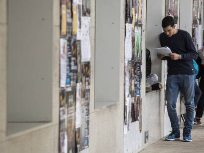 Un  estudiante en la Universitat Pompeu Fabra.