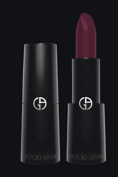 Nuevo labial de Giorgio Armani de la colección Rouge d'Armani en el tono Purpleheart. Cuesta 22,90 euros y promete un color intenso y duradero durante 8 horas.