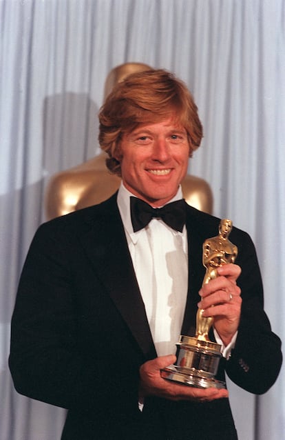 Robert Redford, tras recibir el Óscar a Mejor Director por la película 'Gente ordinaria', el 31 de marzo de 1981.  