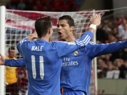 Cristiano celebra con Bale su tanto al Granada