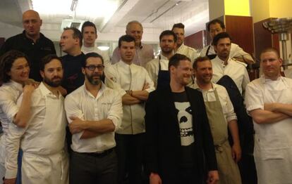 Cocineros participantes en el encuentro en Bruselas de la red gastronómica Opinionated About Dining. En el centro, Quique Dacosta y Kobe Desramaults.