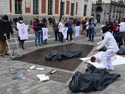 Concentración de la Marea de Residencias en la Puerta del Sol el pasado sábado para denunciar lo ocurrido hace ya un año.