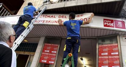La sede socialista de Benidorm se prepara para tramitar votos por correo de electores vascos.
