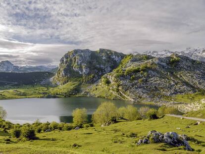 Enol, uno de los lagos glaciares de Covadonga (Asturias).
