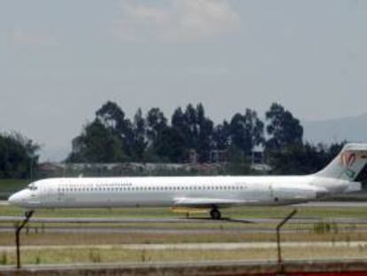 La apuesta de la aerolínea colombiana Avianca, tras incrementar sus frecuencias entre España y Colombia hasta 21 semanales, "es seguir creciendo", por lo que mantiene "los ojos abiertos" ante una posible expansión por Europa. EFE/Archivo