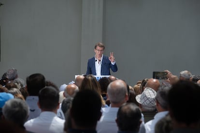 El presidente del Partido Popular (PP), Alberto Núñez Feijóo, interviene en la IV Romería Popular de O Pino (A Coruña), el pasado sábado.