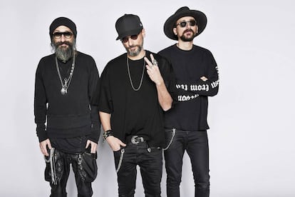 En The Kooples, los hermanos Elicha, en la imagen, han optado por un estilo urbano, callejero y abiertamente canalla. Esta temporada hay guiños al punk y a cierta idea de la elegancia ‘cowboy’ que habría hecho feliz a Michael Hutchence, el malogrado líder de INXS.
