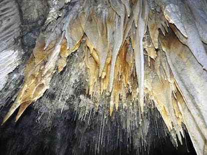 Nueve cuevas turísticas donde sentirte espeleólogo