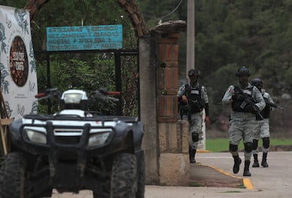 Miembros de la Guardia Nacional patrullan la zona en búsqueda de 'El Chueco', el 24 de junio de 2022.