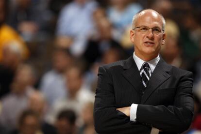 Jay Triano, durante un partido.