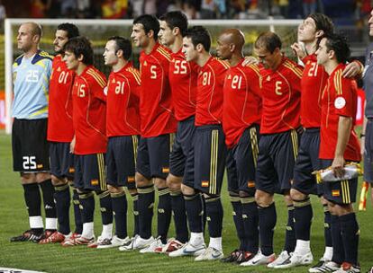 La selección española posa antes de un partido contra Irlanda del Norte