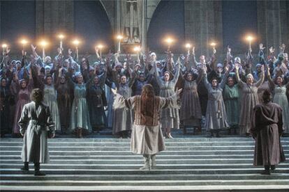 Ensayo general de la ópera <i>Simon Boccanegra, </i>la noche del pasado jueves en el teatro de la Maestranza de Sevilla.