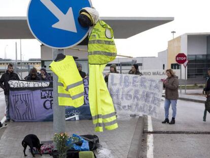 Miembros de la Plataforma Ciudadana contra el Centro de Internamiento de Extranjeros (CIE) de Archidona, el pasado enero. 