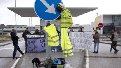 Miembros de la Plataforma Ciudadana contra el Centro de Internamiento de Extranjeros (CIE) de Archidona, el pasado enero. 