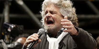 Beppe Grillo, en el mitin de esta noche en Roma.