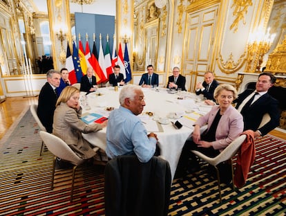 Líderes europeos en la reunión informal sobre Ucrania y la seguridad en París, en una imagen del gobierno italiano.