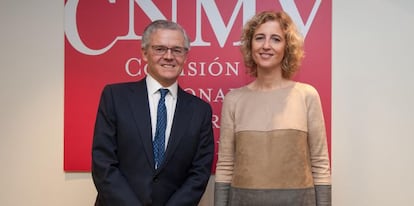 Sebasti&aacute;n Albella y Ana Mar&iacute;a Mart&iacute;nez-Pina, presidente y vicepresidenta de la CNMV.