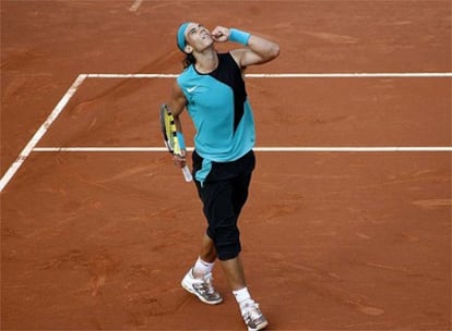 Nadal celebra su triunfo sobre Starace