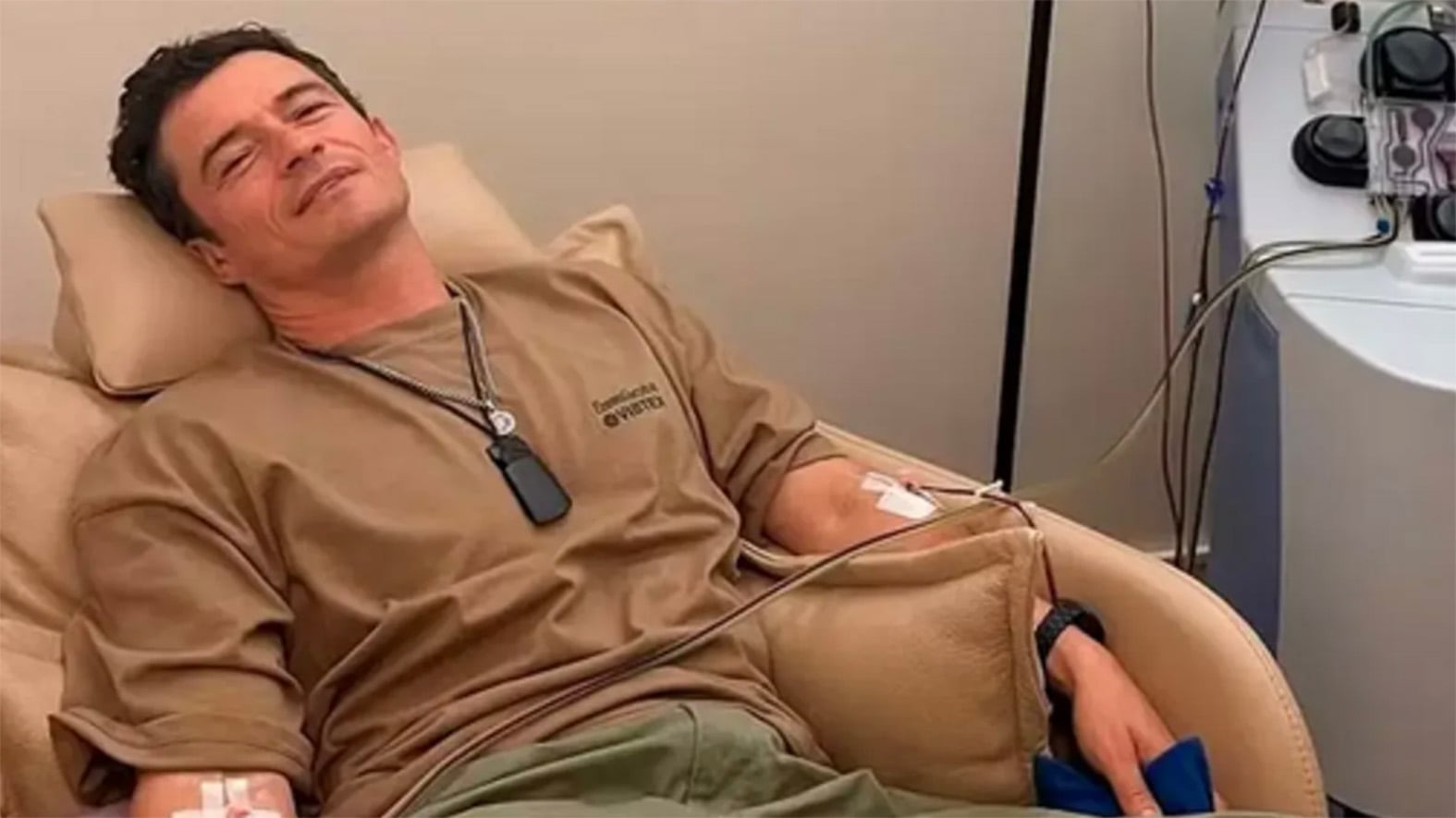 Restricción de agua y pensamientos obsesivos con la comida: Orlando Bloom cuenta cómo perdió 14 kilos en tres meses para ‘The Cut’ 2 Orlando Bloom sometiéndose a un tratamiento de limpieza de sangre, sin beneficios científicos probados, en una imagen de su cuenta de Instagram.
