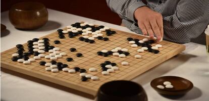 Una de las partidas entre el campeón Fan Hui y el programa 'AlphaGo'.