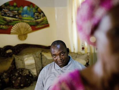 El presidente electo de Gambia, Adama Barrow, en su residencia de Yundum.