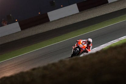 Casey Stoner, durante los primeros entrenamientos libres del GP de Qatar.
