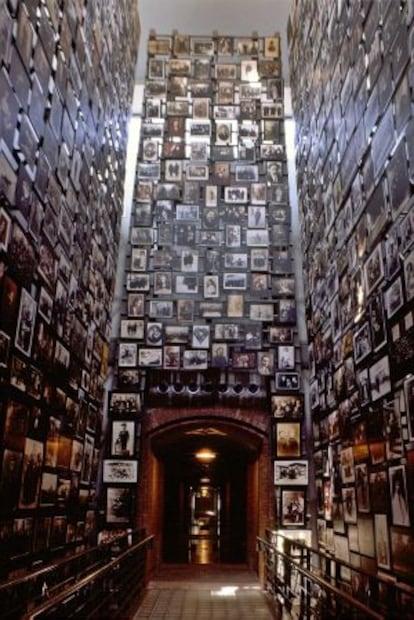 Impresionante muro de víctimas, en el Museo del Holocausto de EE UU, en Washington.