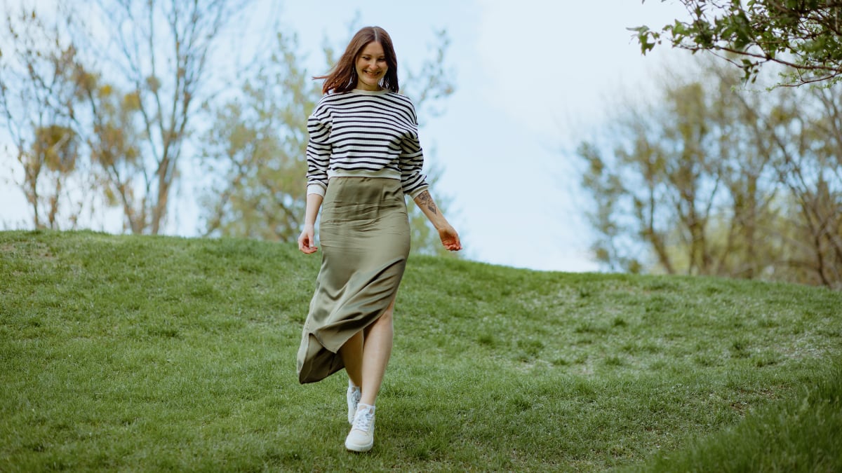 Estas zapatillas para mujer arrasan y están en oferta: son las favoritas para dar paseos