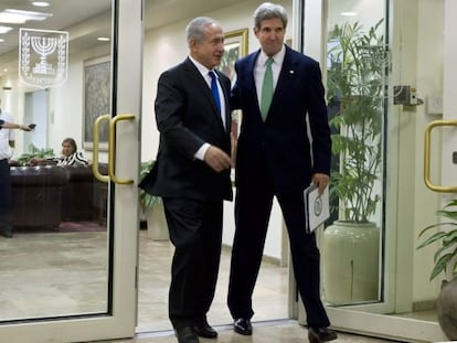 John Kerry y Benjam&iacute;n Netanyahu, en Jerusal&eacute;n, antes de su conferencia de prensa conjunta. 