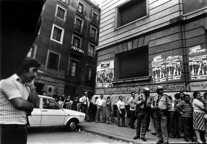 Imagen de una cola que se formó para votar en las elecciones legislativas de junio de 1977.