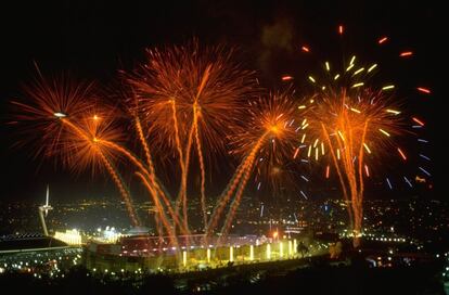 La cerimònia d'inauguració va incloure, a més de l'encesa del peveter olímpic i altres espectacles visuals, una pluja de focs artificials.