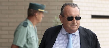 Carlos Fabra a su salida de la Audiencia Provincial de Castellón, en 2015.