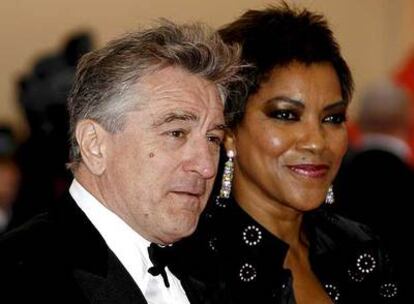 Robert de Niro y su esposa, Grace Hightower, ayer en Cannes.