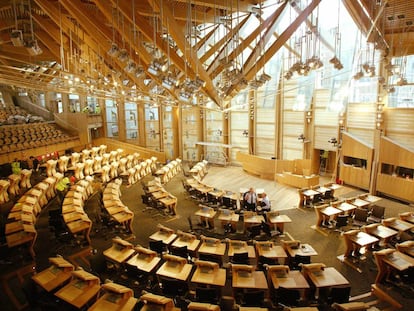 La nueva cámara del Parlamento de Escocia (Reino Unido), de Enric Miralles y Benedetta Tagliabue.