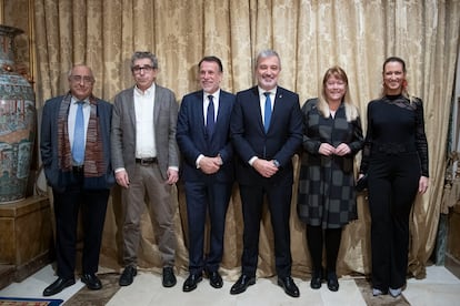 El conseller de Cultura, Joaquim Nadal; el secretario de Estado de Cultura, Jordi Martí; el presidente del grupo Planeta, José Creueras; el alcalde de Barcelona, Jaume Collboni; la consellera de Cultura, Natalia Garriga, y Mª Eugenia Gay, a su llegada a la 80 edición del Premio Nadal de Novela y el Premi Josep Pla de narrativa.
