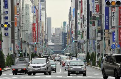 Una calle en el distrito comercial de Ginza en Tokio, Jap&oacute;n.