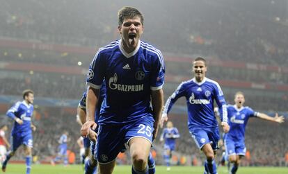 Huntelaar celebra su gol ante Arsenal.