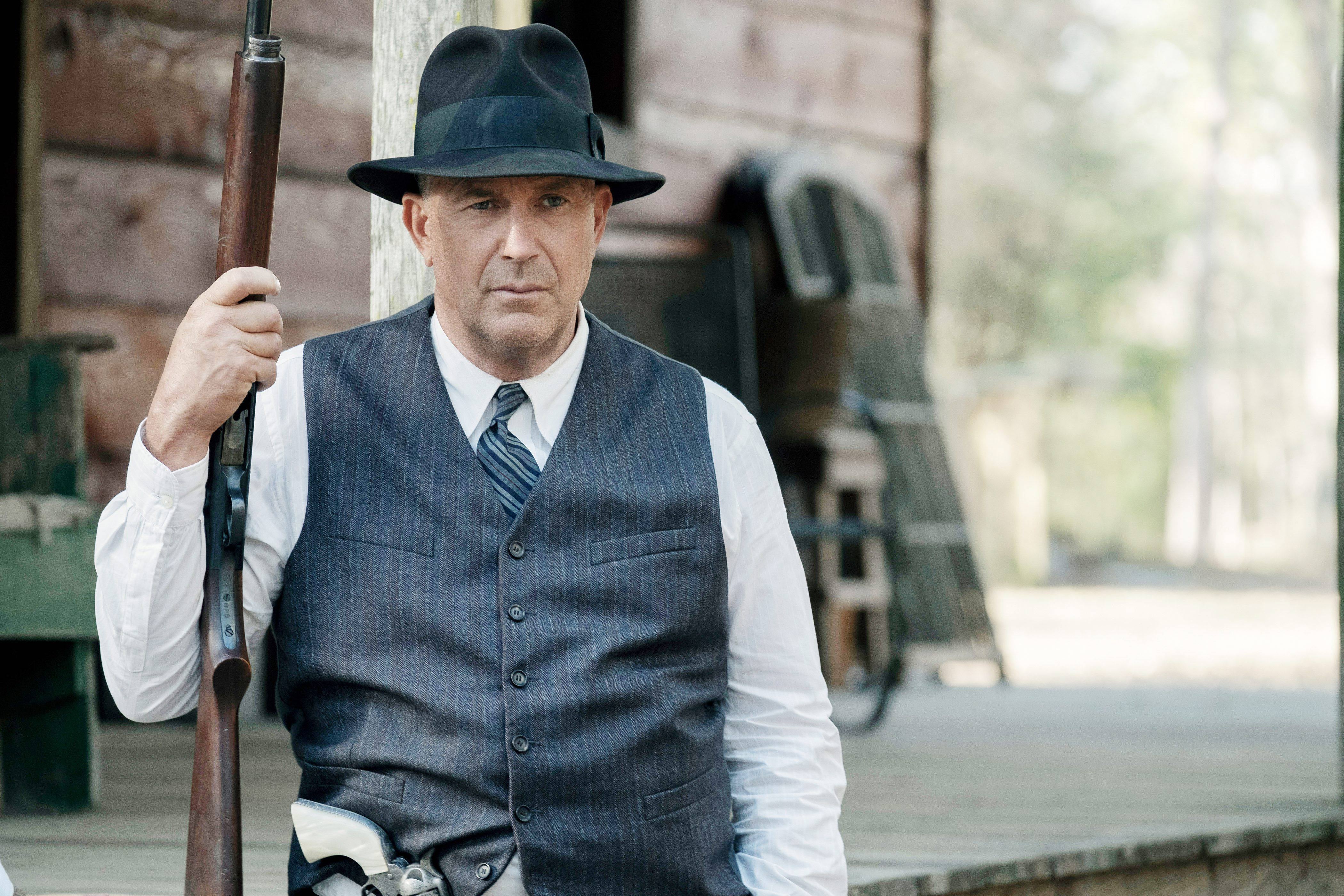 Kevin Costner llega a los 70 hipotecado y reconvertido en un soltero de oro de Hollywood 2 Kevin Costner en un fotograma de la película 'Emboscada final', de 2019.