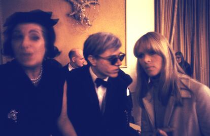 Nico con Andy Warhol en una imagen de 1966.