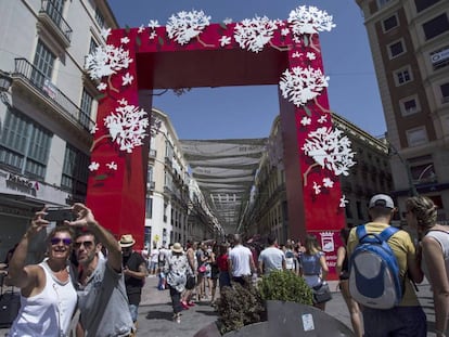 Una imagen de la Feria de Málaga en el centro de la ciudad, este domingo.