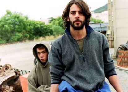 Eduardo Noriega y Jeremie Lippmann (detrás), durante el rodaje de <i>Las manos vacías, </i><b>de</b> Marc Recha.
/ LUCÍA FARAIG